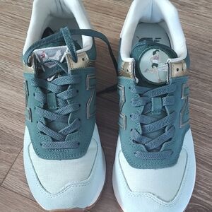 New Balance Teal and Green Sneakers